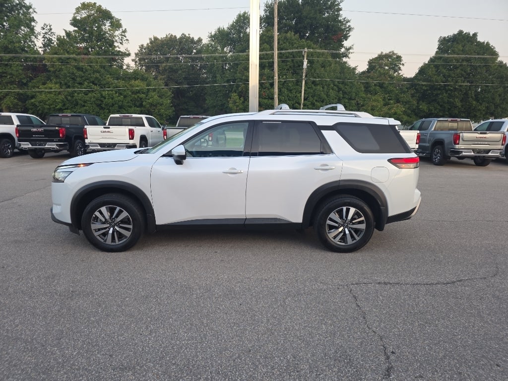 2025 Nissan Pathfinder SL