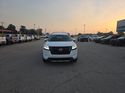 2025 Nissan Pathfinder SL